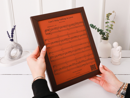 Kişiye Özel Müzik Notalı Deri Tablo – Seçtiğiniz Şarkı, İsim & Tarihli Özel Çerçeve