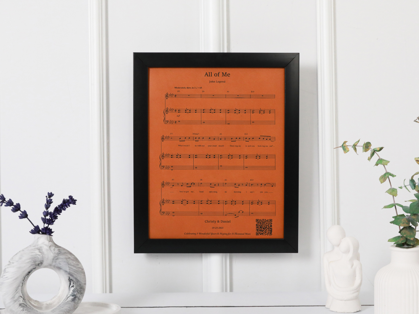 Kişiye Özel Müzik Notalı Deri Tablo – Seçtiğiniz Şarkı, İsim & Tarihli Özel Çerçeve