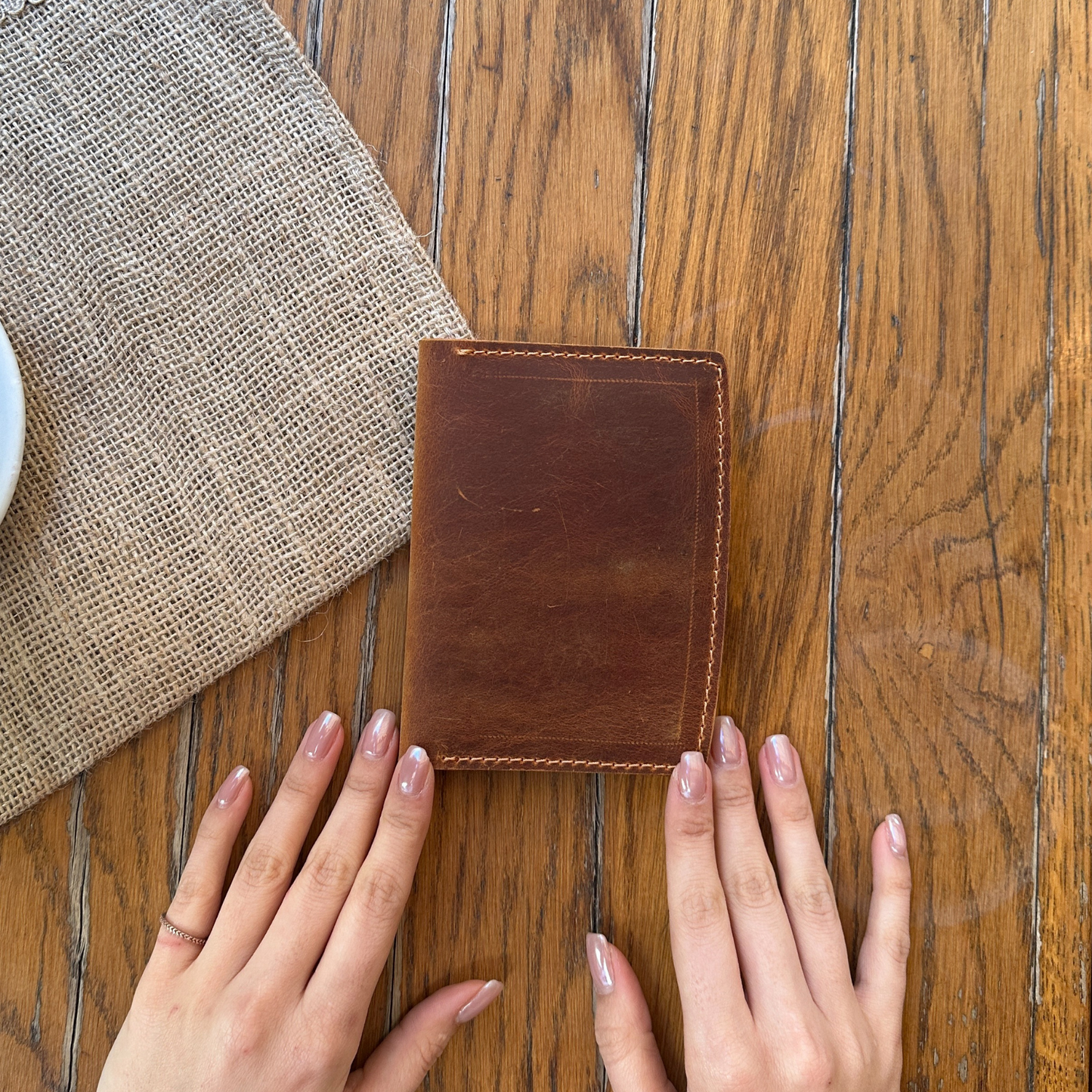 Hakiki Deri Pasaport Cüzdanı – Kartlıklı Minimal Seyahat Organizer | El Yapımı Gerçek Deri Pasaport Kılıf