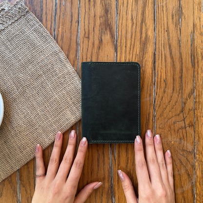 Hakiki Deri Pasaport Cüzdanı – Kartlıklı Minimal Seyahat Organizer | El Yapımı Gerçek Deri Pasaport Kılıf