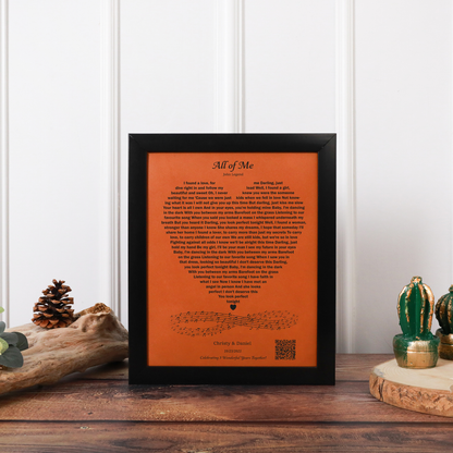 Kişiye Özel Kalp Şeklinde Şarkı Sözlü Deri Tablo – İsimli & Tarihli Özel Tasarım Müzik Çerçevesi