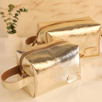 Kişiye Özel Gold Renkli Hakiki Deri Makyaj Çantası – İsim Yazılı Şık Kozmetik Organizer