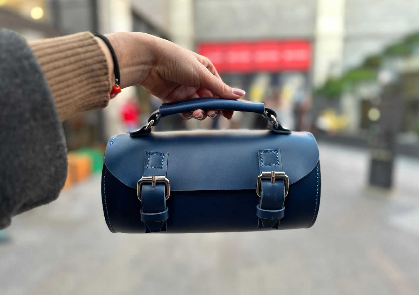 Hakiki Deri Kadın El Çantası – El Yapımı Silindirik Tasarım Premium Çanta