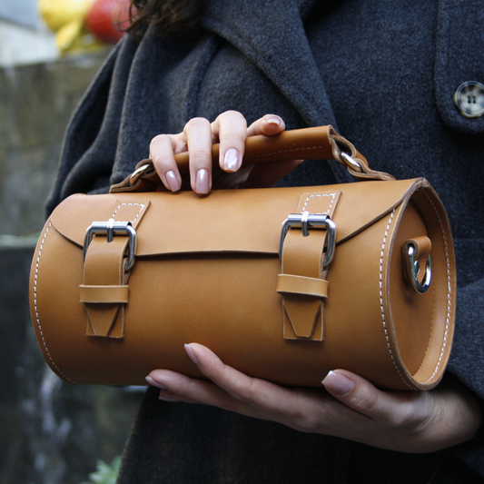 Hakiki Deri Kadın El Çantası – El Yapımı Silindirik Tasarım Premium Çanta